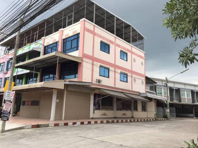 ขายอาคารพาณิชย์บ้านบึง 3 ชั้น หัวมุม 2 ห้อง 46 ตรว. ติดถ.เส้นจารุวร(349) จ.ชลบุรี