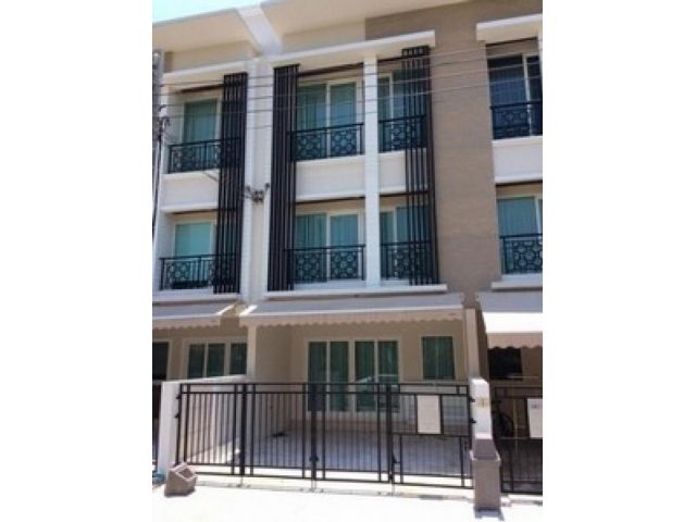 PL59TH59 ขาย/ให้เช่า ทาวน์โฮม 3 ชั้นตกแต่งหรู บ้านกลางเมือง พระราม 9 (มอเตอร์เวย์) พร้อมเข้าอยู่ได้เลย
