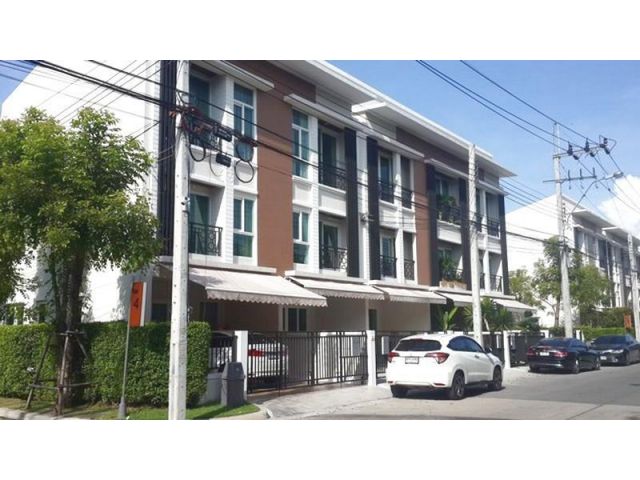 ให้เช่าทาวน์เฮ้าส์บ้านกลางเมืองพระราม9มอเตอร์เวย์