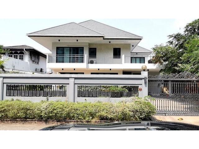 ให้เช่าบ้านเดี่ยว อัมรินทรานิเวศน์1 รามอินทรา3 เนื้อที่ 100ตรว 4นอน 4น้ำ หลังเซ็นทรัลรามอินทรา ทำออฟฟิศได้       ติดต่อค