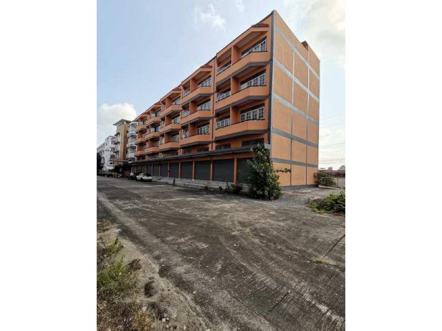 อาคารพาณิชย์ 4 ชั้นครึ่ง ติดถนนกาญจนาภิเษก