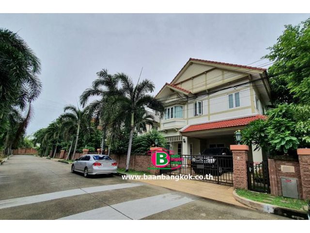 บ้านเดี่ยว 2 ชั้น โครงการ ลัดดารมย์ วัชรพล-รัตนโกสินทร์ เนื้อที่ 80.6 ตรว. มี 4 ห้องนอน 4 ห้องน้ำ ถนนพหลโยธิน สายไหม