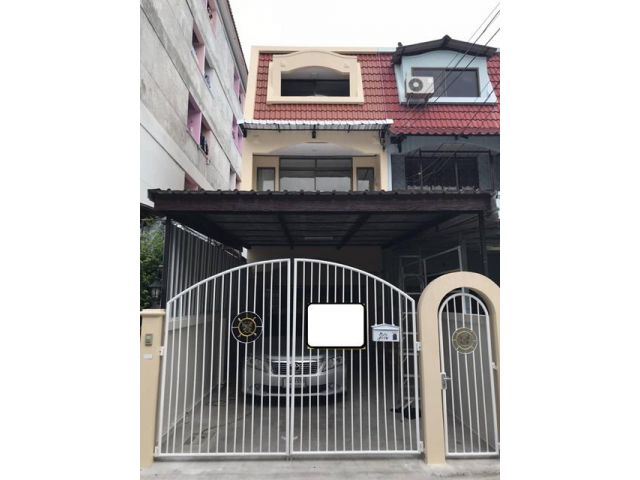 ทาวน์เฮ้าส์ 2 ชั้น 3 นอน 25 ตรว. ลาดพร้าว62