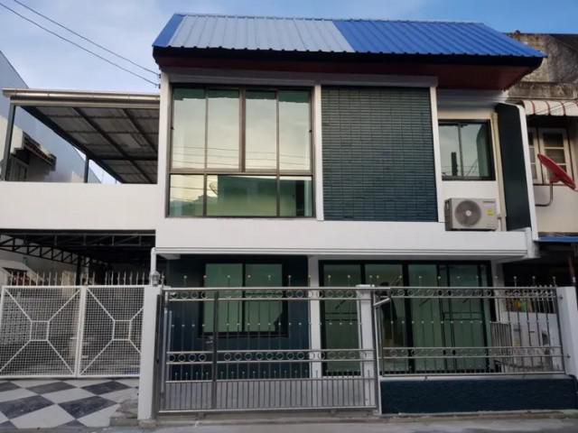 ให้เช่าทาวน์เฮ้าส์ 2 ชั้น ซอยแบริ่ง38 บ้านสวยรีโนเวทใหม่ทั้งหลัง ใกล้ BTS สถานีแบริ่ง พร้อมเฟอร์