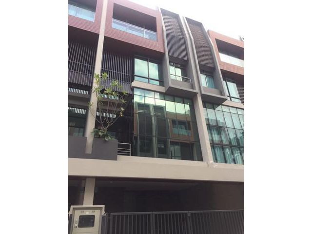 ให้เช่าทาว์นโฮม The Park Lane Ekkamai 22