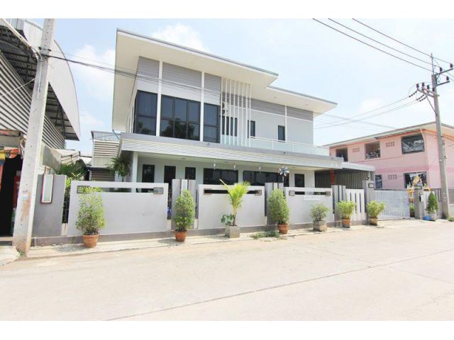 ขายอาคารสำนักงาน /โรงงานพร้อมที่ดิน 200 ตร. ว (พื้นที่สีม่วง) ซอยหกศอก หลังห้าง เซ็นทรัล มหาชัย