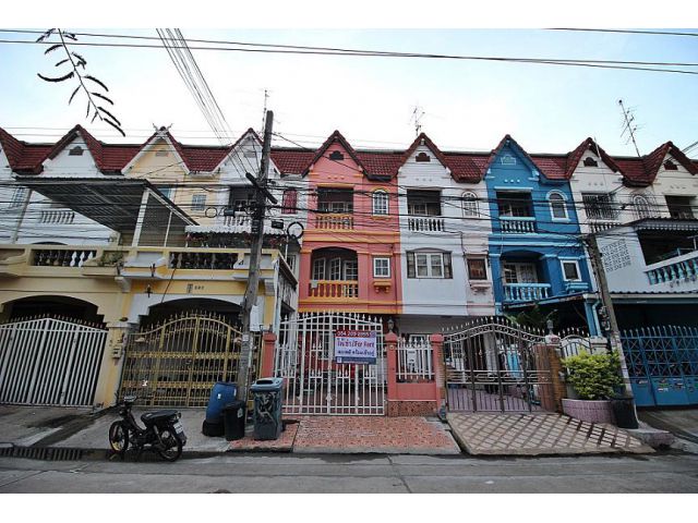 ให้เช่า ทาวน์เฮาส์ 3 ชั้น หมู่บ้าน ลาซาลนิเวศน์  ลาซาล 22 สุขุมวิท 105 บางนา ใกล้ bts