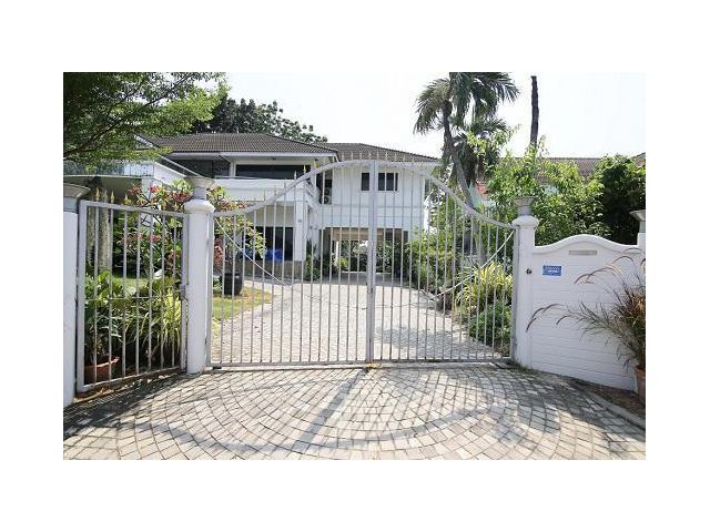 ขายด่วน บ้านเดี่ยว 2 ชั้น หมู่บ้านชวนชื่นพาร์ควิลล์ โซนพิเศษ  ติดทะเลสาบ ใกล้ถนนกาญจนาภิเษก