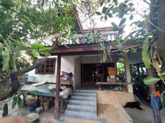 ขายที่ดิน ซอยนาคนิวาส14 เนื้อที่ 100ตรว พร้อมสิ่งปลูกสร้าง 3ห้องนอน 2ห้องน้ำ  ใกล้สำนักงานเขตลาดพร้าว ร.ร.สตรีวิทย์2