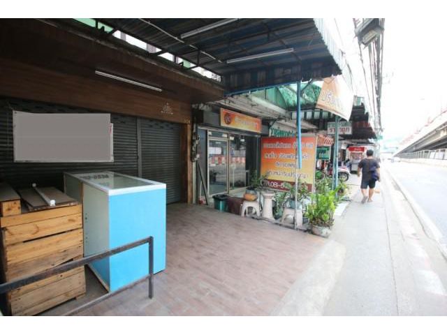 รหัส B0709 ให้เช่าตึกแถวติดถนนรามอินทรา ตรงข้ามตลาด กม 8 ใกล้สถานีรถไฟฟ้า คู้บอน  พื้นที่ :  18 ตร.ว