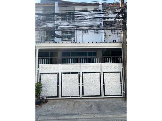 For Rent ทาวน์โฮมส์ 4.5 ชั้น ซอยเอกมัย 28 ใกล้รถไฟฟ้า BTS เอกมัย