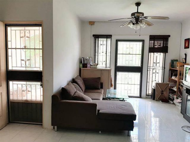ขายทาวน์เฮ้าส์ 2 ชั้น หมู่บ้าน 3 ห้องนอน  ใกล้สวนหลวง ร.9