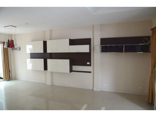 PM14 ขายทาวน์โฮมบ้านกลางเมืองศรีนครินทร์ พัฒนาการ