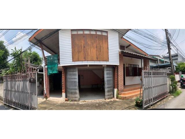 ให้เช่าบ้านเดียว2ชั้น ย่านอารีย์ พหลโยธิน 8 (ซอยสายลม) เหมาะทำร้านคาเฟ่ พักอาศัย  ใกล้BTS อารีย์ 500 เมตร ให้เช่าตามสภาพ