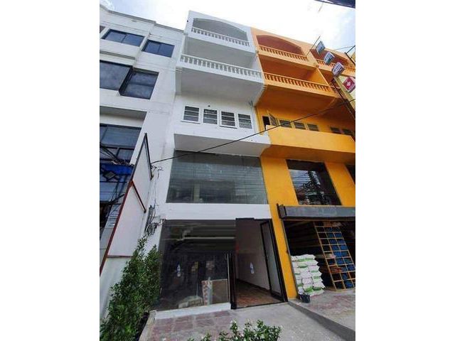 ให้เช่าอาคารพาณิชย์ 5ชั้น ริมถนนลาดพร้าววังหิน