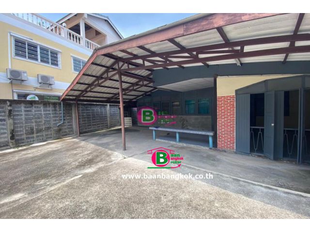 ที่ดินพร้อมบ้านเดี่ยว 2 ชั้น ซอยรัชดาภิเษก 32 เนื้อที่ 94 ตรว. เขตจตุจักร