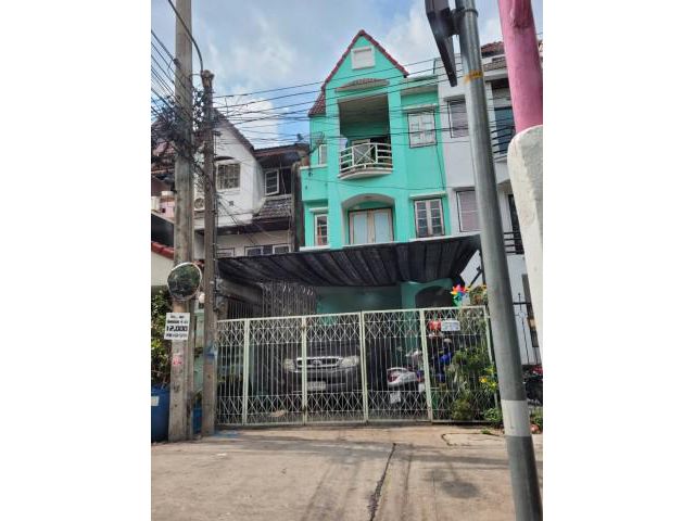 ขายด่วน ทาวเฮ้าส์ 3 ชั้น ติดถนน ซอยลาดพร้าว64แยก7