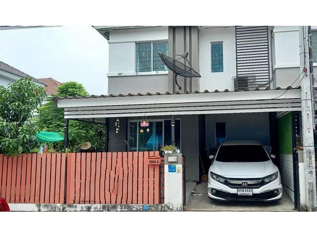 ขายด่วนทาวน์โฮม 2 ชั้น หลังริม บ้านพฤกษา 85