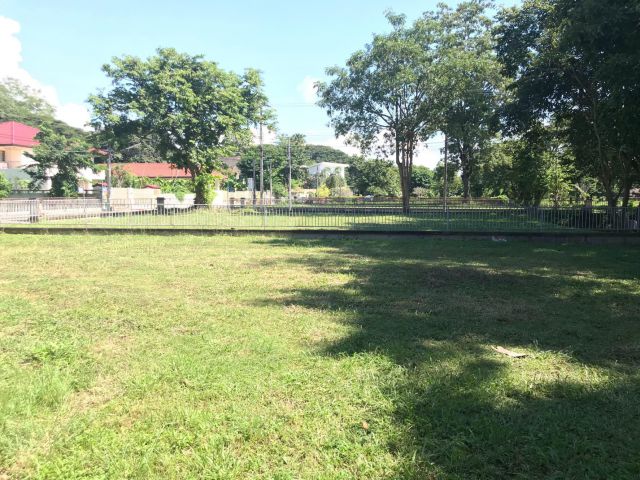 B3MG0035 ขายที่ดิน พร้อมเอกสารสิทธฺ์ โฉนด   ที่ดินทำเลสวย   ที่ดินถมเเล้ว มีรั่วรอบ ด้านหลังที่ดินมีลำน้ำไหลผ่าน  ที่ดิน