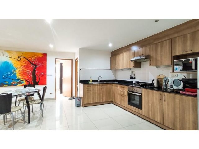 ขายคอนโด 2 ห้องนอนที่ SR Complex