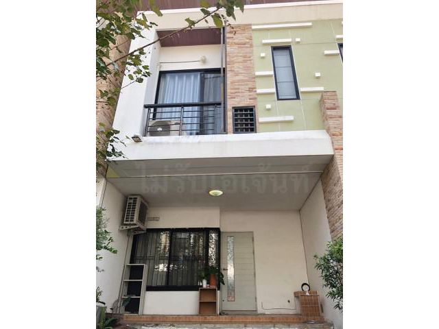 รหัส B0809 เช่าบ้าน (ทาวน์โฮม) ในหมู่บ้าน ดิเอ็นเทอร์ เขตประเวศ เพียง 5 นาทีถึงนิคมอุตสาหกรรม เจโมโพ