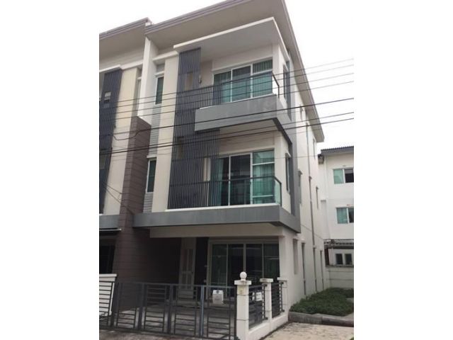 L26 ให้เช่า TownHouse หลังมุม ย่านศรีนครินทร์ Town avenue อ่อนนุช 68 พร้อมอยู่ ราคาเช่า 20,000 บาท/เดือน