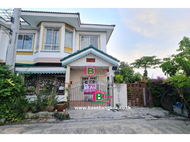 ทาวน์เฮาส์ 2 ชั้น ม.สิรินทาวน์ 2 เนื้อที่ 28.7 ตรว. ถนนประชาอุทิศ จ.สมุทรปราการ