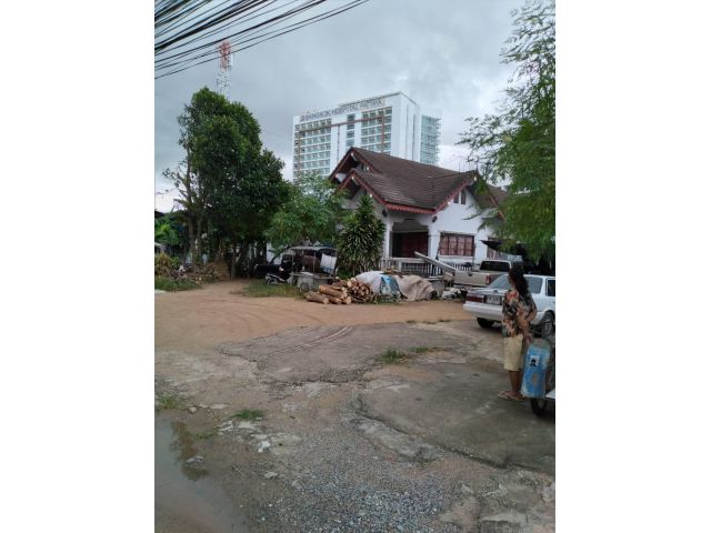 ขายที่ดินพร้อมบ้านเนื้อที่ 224 ตารางวา ชลบุรี