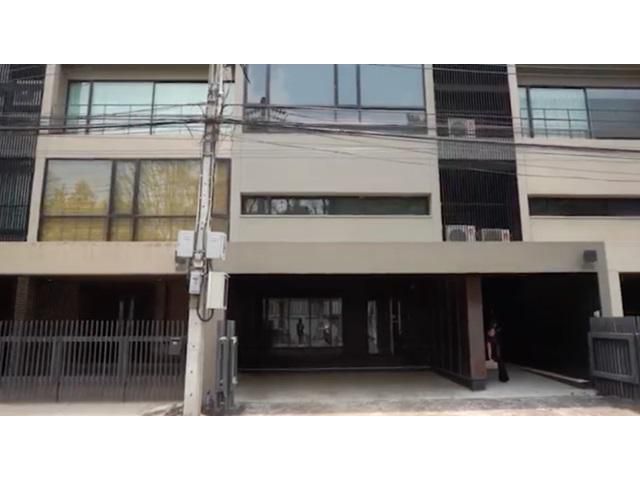 สำนักงาน 4 ชั้น  พัฒนาการ 4นอน 410 ตร.มModern Loft