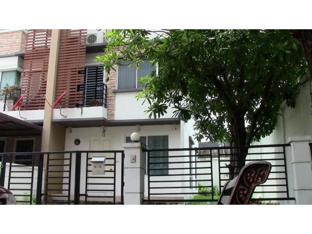 รหัส B0840 ให้เช่าทาวน์โฮม 3ชั้น หลังมุม กรุงเทพกรีฑาตัดใหม่(ศรีนครินทร์-ร่มเกล้า)  ทำเลดาวรุ่งโซนตะ
