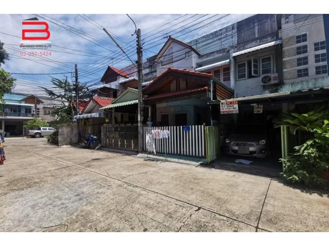 ทาวน์เฮาส์ 2 ชั้น โครงการ ธันยพฤกษ์ เนื้อที่ 16 ตรว. มี 2 ห้องนอน 2 ห้องน้ำ ถนนสุวินทวงศ์ เขตหนองจอก