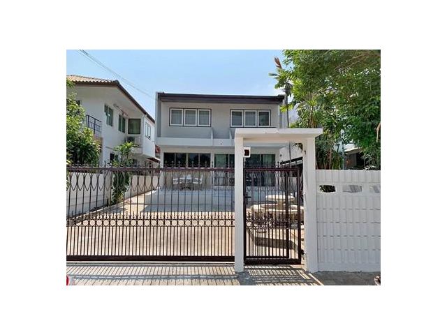 ให้เช่าบ้านเดี่ยว 2 ชั้น ในหมู่บ้านเมืองทอง 4