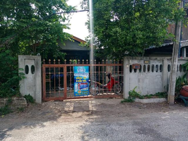 ที่ดินพร้อมสิ่งปลูกสร้าง 74 ตร.ว.  ใกล้ บขส. อุบล เพียง 1.2 ล้าน