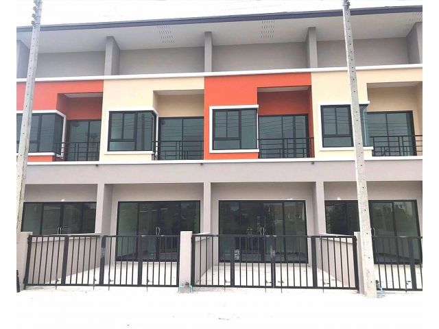ขายทาวน์โฮม​ ซอย cj ลาดหญ้า​