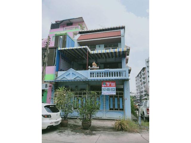 ทาวน์เฮาส์ 4 ชั้น ซ.บรมราชชนนี 6 ใกล้เซ็นทรัล