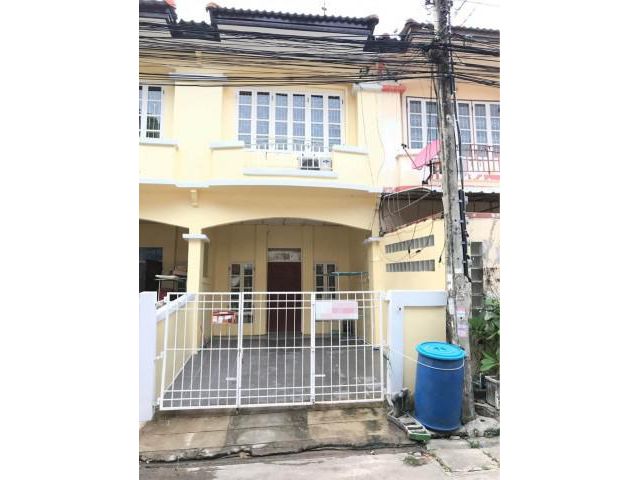 ให้เช่าทาวน์เฮ้าส์ 3 ชั้นเล่นระดับ หมู่บ้านสรานนท์ ซอยลาดพร้าว 101 แยก 50 พร้อมเฟอร์เครื่องใช้ไฟฟ้า