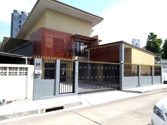 ให้เช่าบ้านเดี่ยว 2 ชั้น ย่านสาทร ถนนนราธิวาสราชนครินทร์ พร้อมอยู่  ขนาด 70   ตารางวา 5 ห้องนอน 5 ห้องน้ำ  แอร์ 7  เครื่