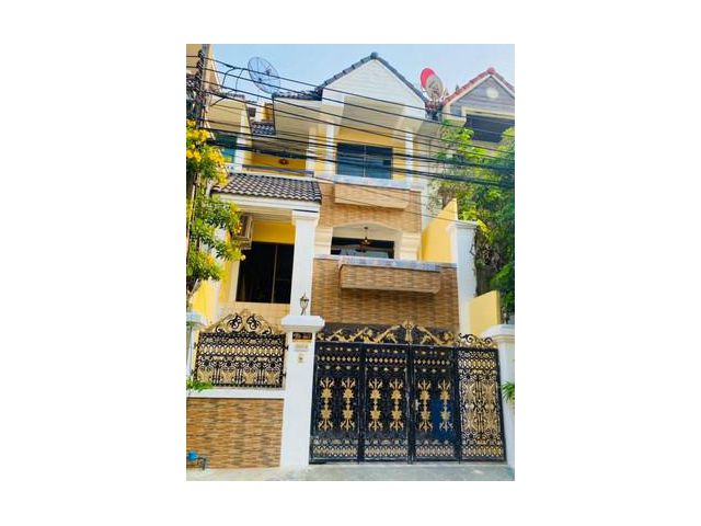 ทาวน์โฮม 3 ชั้น Royal Nakarin Villa ซ.อ่อนนุช 46
