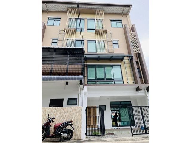 ให้เช่าทาวน์โฮม 4ชั้น หลังมุม ถนนจันทน์ พระราม3