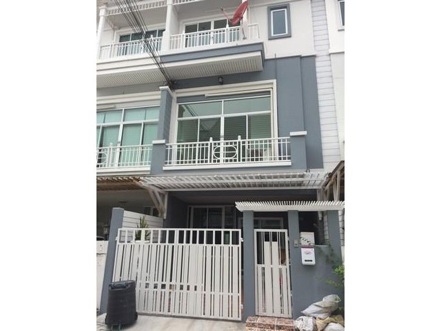 ขายทาวน์โฮม 3 ชั้น เดอะ เมทโทร พระราม9 มอเตอร์เวย์