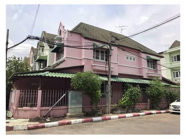 ขายขาดทุน ทาวน์เฮาส์ลัลลี่วิลล์ 31.8 ตร.ว. ลำลูกกา 1 ห้องมุม ใกล้ทางเข้า