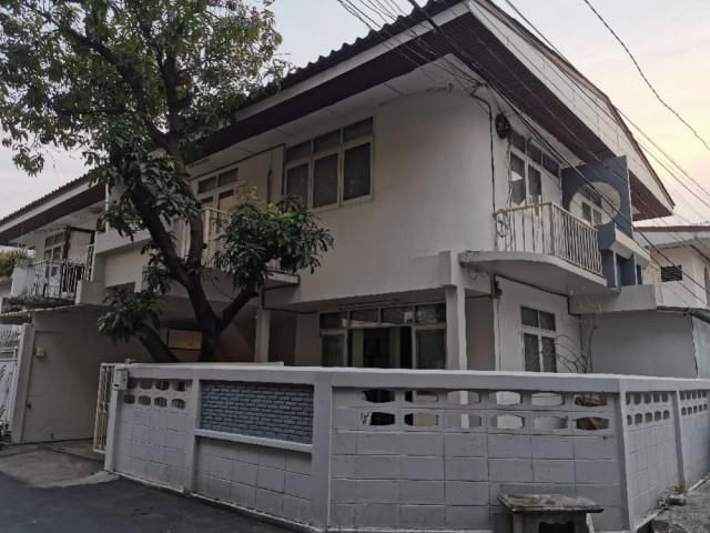 บ้านเดี๋ยว​ให้เช่า​ ทำเลดี​ สงบ​ พักอาศัยหรือทำ​ออฟฟิต อยู่ใจกลางเมือง พระราม9 ถนนเพชรบุรีตัดใหม่
