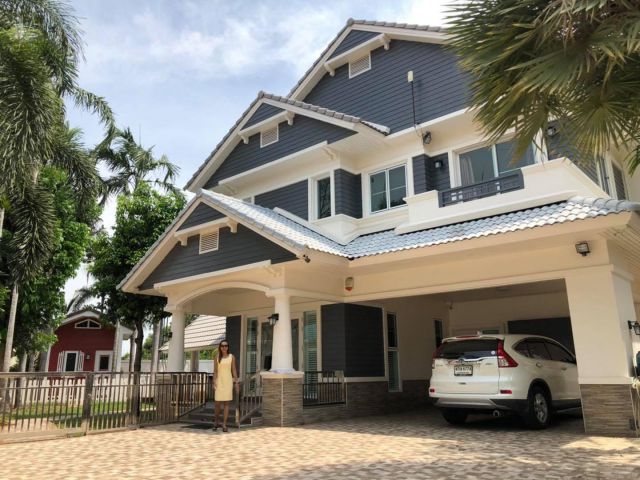 ขาย/ให้เช่า บ้านเดี่ยวหลังใหญ่พร้อมสระว่ายน้ำส่วนตัว ใกล้เจปาร์ค ศรีราชา ชลบุรี