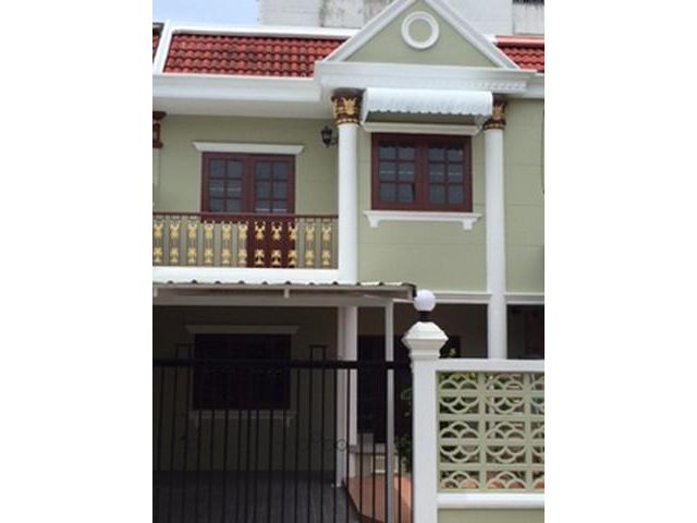 ให้เช่าทาวน์เฮ้าส์ 2 ชั้น ใกล้เดอะมอลล์บางกะปิ