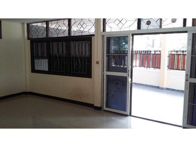 ให้เช่าบ้าน 2ชั้น บ้านเปล่า ซอยเสนานิเวศน์