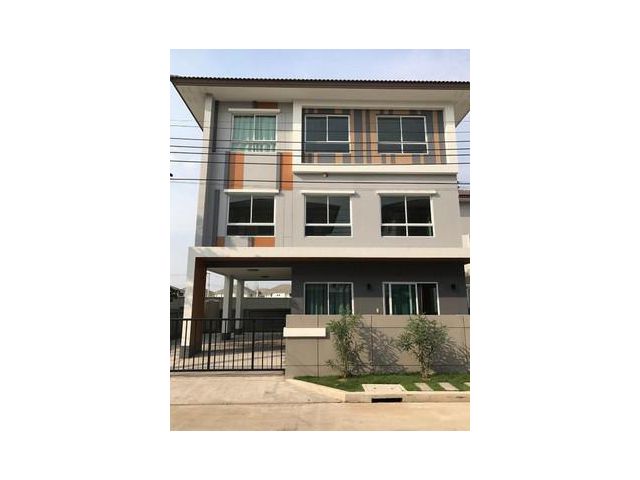 บ้านเดี่ยว 3 ชั้น Casa Premium พระราม 2