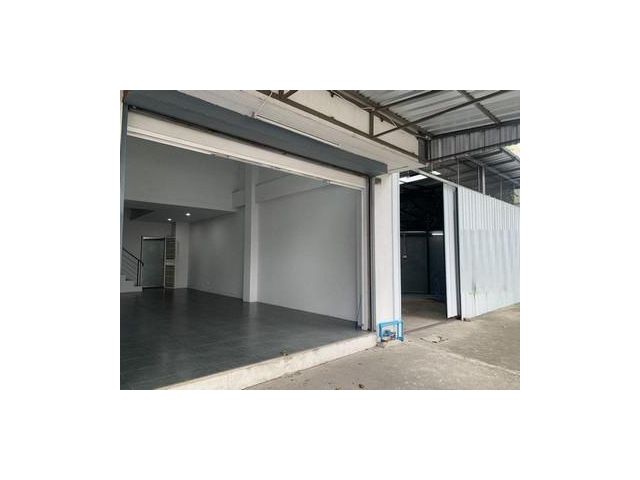 อาคารพาณิชย์ 3.5 ชั้น พร้อมโกดัง ซ.ลาดพร้าว 71
