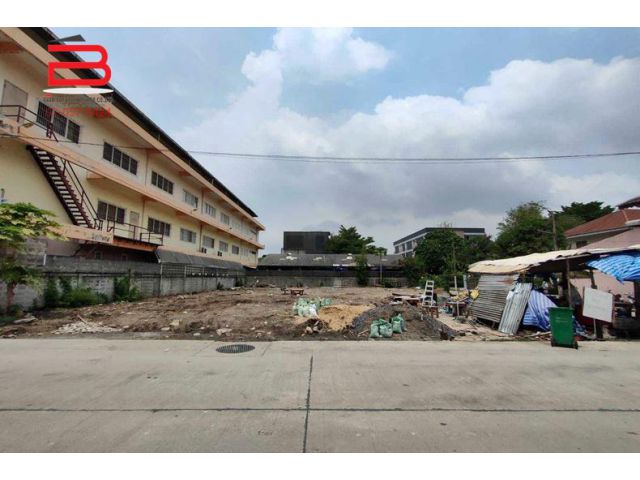 ที่ดินพร้อมโกดัง ซอยนาคนิวาส 48 แยก 9 เนื้อที่ 321 ตรว. ถนนลาดพร้าว เขตลาดพร้าว