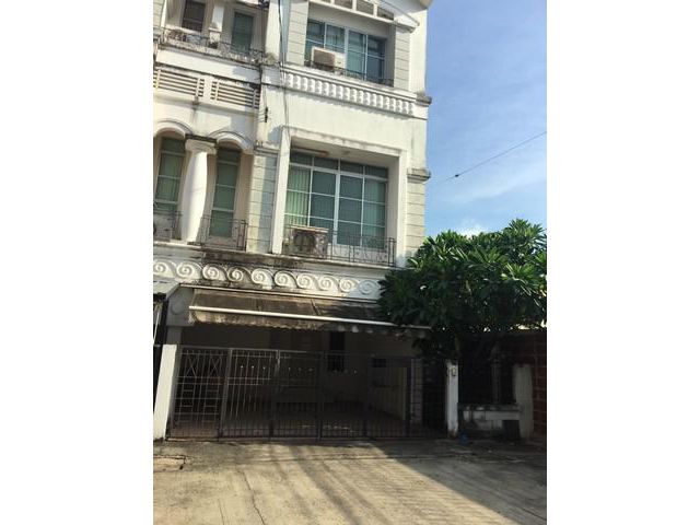 ให้เช่าทาวน์โฮมบ้าน กลางเมืองลาดพร้าว-โยธินพัฒนา