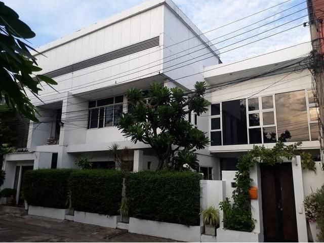 ขายบ้านพร้อมสำนักงานอยู่ถนนนวมินนทร์เข้าซอย50เมตร